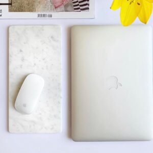 Bianco Carrara marble stand for a computer mouse