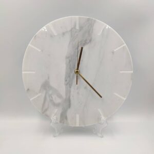 Zegar ścienny z marmuru Bianco Carrara 30 cm indeks kreski surowy