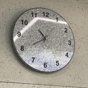 Zegar ścienny z granitu szary Strzegom z indeksem 30cm