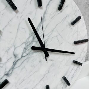 Zegar ścienny ze spieku kwarcowego Carrara 45 cm