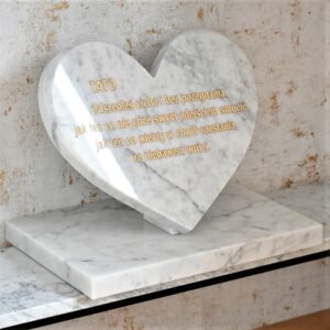 Serce z marmuru Bianco Carrara 33cm z dowolnym grawerem złotym