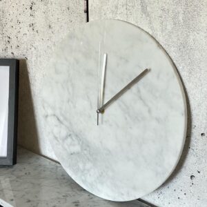 Zegar ścienny z marmuru Bianco Carrara 40cm bez indeksu