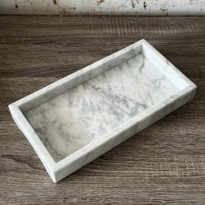 Taca marmurowa Bianco Carrara żłobiony uchwyt 30cm