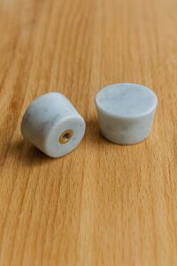 gałka meblowa z marmuru Bianco Carrara 